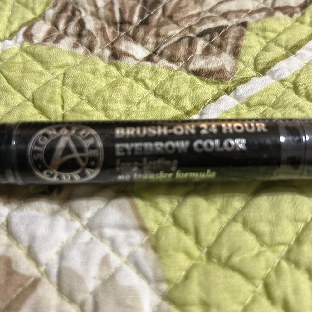 NWT,Signature Club A by Adrienne Arpel,Brush on Eyebrow Color, Medium Dark shade